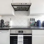Bright N\' Charming Air Conditioned Two Bed In Heart Of London