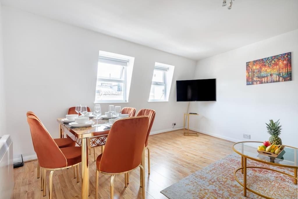 Bright N' Charming Air Conditioned Two Bed In Heart Of London