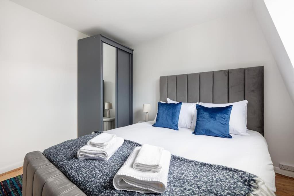 Apartment Bright N' Charming Air Conditioned Two Bed In Heart Of