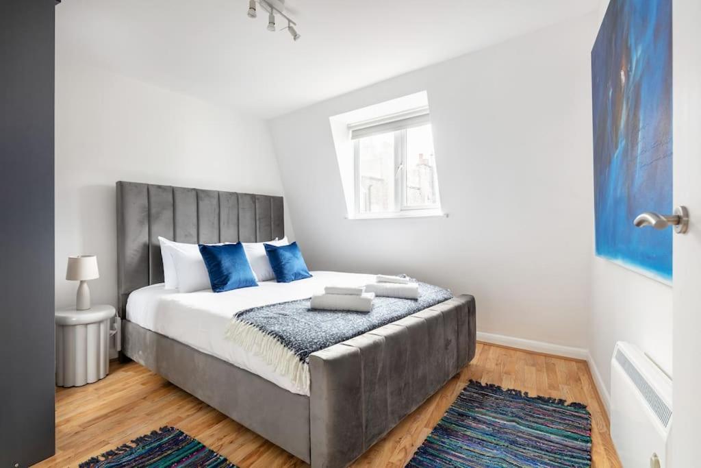 Bright N' Charming Air Conditioned Two Bed In Heart Of Apartment